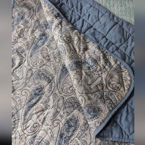 Pet Blanket. Cozy, Pretty And Stay In Place.